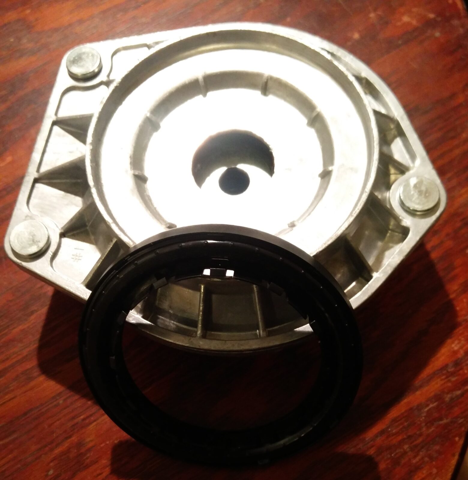 Maxus & V80 strut top